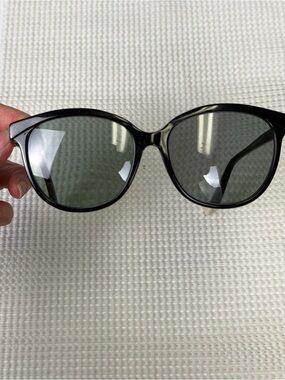 Classic Chelsea Morgan Sunglasses with sparkle embellishment at arm -blk lens